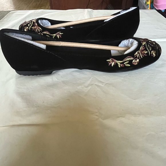 Yellowbox Women’s Flats - Picture 2 of 6